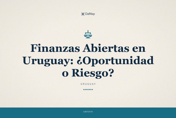 Finanzas Abiertas en Uruguay: ¿Oportunidad o Riesgo?». Imagen destacada de DaMap sobre fondo papel claro, con una balanza.